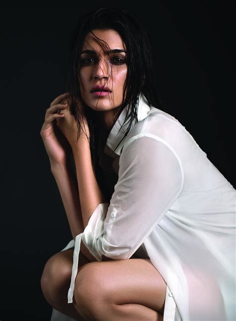 hot kirti|Kriti Sanon shares her sun.